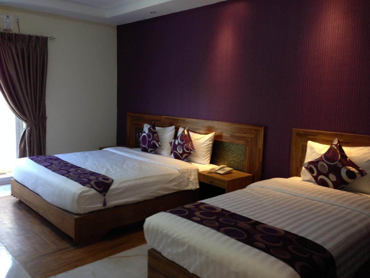Hotel 9 Mile Yangon Dış mekan fotoğraf